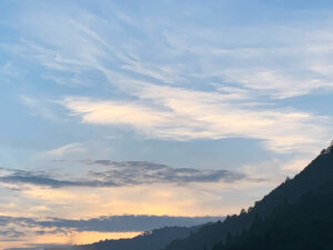 夕焼け雲： sunset clouds